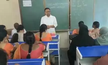 సంగారెడ్డి: పాఠశాల పరిసరాలు పరిశుభ్రంగా ఉంచాలని హెచ్ఎంలకు సూచించిన సంగారెడ్డి మండల విద్యాధికారి విద్యాసాగర్