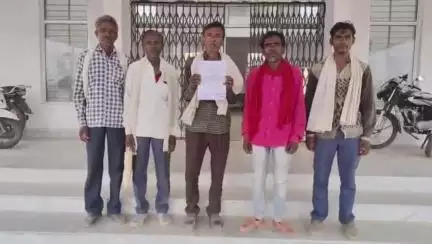 पन्ना: वन विभाग आदिवासियों का आशियाना उजाड़ कर उन्हें बेघर करने का कर रहा है प्रयास