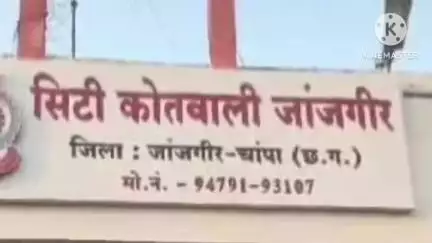 जांजगीर: लक्ष्मी बैन्गल्स मेनरोड जांजगीर के जनरल स्टोर में अवैध विस्फोटक पदार्थ रखने वाली महिला को जांजगीर पुलिस ने पकड़ा