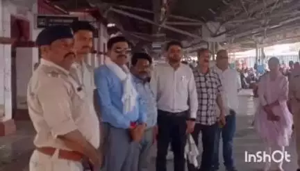 गुना: बाल भिक्षावृत्ति रोकने के लिए श्रम विभाग ने गुना में चलाया अभियान, लोगों को किया जागरूक