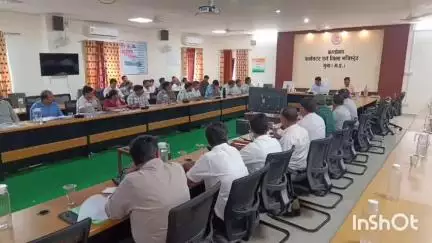 गुना: जिले में सीमांकन प्रकरणों के निपटारे के लिए चलेगा अभियान, कलेक्टर ने राजस्व अधिकारियों को दिए निर्देश