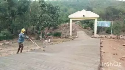 बैकुंठपुर: छुरीधाम पहाड़ शिव मंदिर के लिए सड़क की मांग पूरी, बनाई गई सीसी सड़क