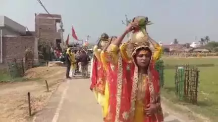 धरहरा: रामधुन से गुंजायमान हुआ नयाटोला भिखकिता, 108 कन्याओं की कलश यात्रा व झांकियों ने मोहा मन