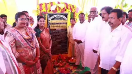 సూళ్లూరుపేట నియోజకవర్గంలోని పల్లెలకు మహర్దశ 
- ఓజిలి మండలంలో సిసి రోడ్లను ప్రారంభించిన ఎమ్మెల్యే విజయశ్రీ