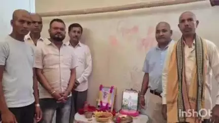 बेरला: बिलई में जि.पं सदस्य हरीश साहू स्वर्गीय प्रिया राम साहू के दशगात्र कार्यक्रम में शामिल हुए