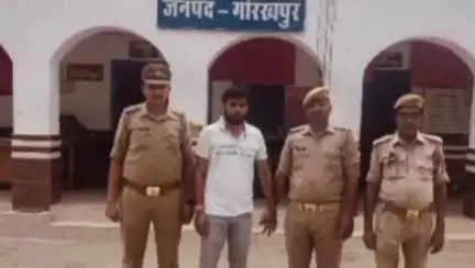 खजनी: सीकरीगंज में युवक को अवैध हथियार के साथ पकड़ा गया, बरामद हुए 315 बोर का तमंचा, कारतूस और 2 मोबाइल फोन