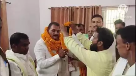 बक्सर: डॉ. एसके सैनी ने सहयोगियों संग वीआईपी की सदस्यता ली, पार्टी में आएगी मजबूती, जोरदार स्वागत हुआ