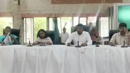 திண்டுக்கல் மேற்கு: உயர்கல்வியில் மாணவ மாணவிகளை 100% சேர்க்கை தொடர்பாக கல்லூரி முதல்வர்களுக்கான கலந்தாய்வுக் கூட்டம் ஆட்சியரகத்தில் நடைபெற்றது