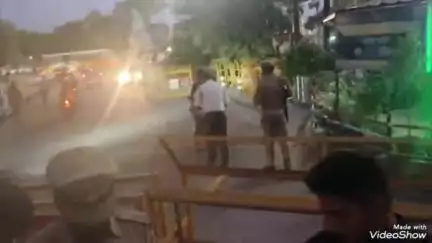 मिर्ज़ापुर: बरौधा चौकी के पास सीओ सिटी के नेतृत्व में पुलिस ने चलाया अभियान, चार पहिया वाहनों से उतरवाई काली फिल्म, किया चालान