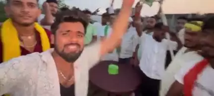 छतरपुर: छतरपुर में धूमधाम से मनाया गया लालू प्रसाद यादव का जन्मदिन, काटा गया केक