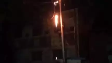गोकुल में रात्रि से विचित्र घटना सामने आई अत्यधिक लोड और गर्मी के कारण विद्युत केबल में लगी आग