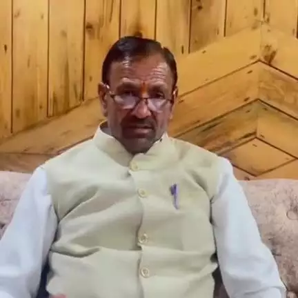 ओट: द्रंग के पूर्व विधायक जवाहर ठाकुर ने थाची वार्ड में चार पंचायतों को मिलाने पर किया विरोध