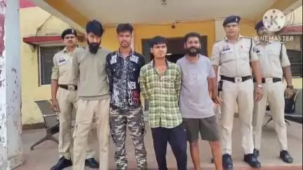 अकलतरा: कोटमीसोनार गांव से छड़ की चोरी करने वाले 3 चोर और छड़ खरीदने वाला 1 आरोपी गिरफ्तार, भेजे गए न्यायिक रिमांड पर