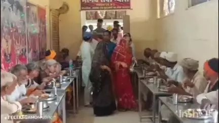 विदिशा नगर: मानव सेवा न्यास में संत कबीरदास जयंती पर कोरी कोली समाज ने गरीबों को कराया भोजन