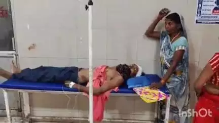 कप्तानगंज: घुघली कोटिया गाँव में जामुन तोड़ते समय पेड़ से गिरा शख्स, हालत नाजुक; रेफरल सिस्टम पर उठे सवाल