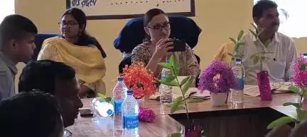 छतरपुर: पलामू डीसी समीरा एस ने शिल्दाग पंचायत में जल जीवन मिशन का जायजा लिया, ग्रामीणों से की बात