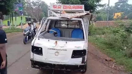 ଢେଙ୍କାନାଳ ସଦର: ମହିଷାପାଟ ଛକ ନିକଟରେ ଗୋରୁ ଗାଡି ଜବତ କଲେ ବଜରଙ୍ଗ ଦଳ, ୫ଗୋରୁ ଉଦ୍ଧାର, ଜଣେ ଅଟକ