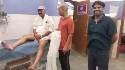 औरंगाबाद: नगर थाना के ओवरब्रिज के समीप बाइक के अनियंत्रित होकर गिरने से दो जदयू नेता घायल, सदर अस्पताल में हुआ इलाज
