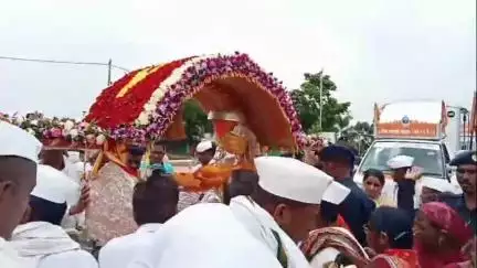 सेनगाव: संत गजानन महाराजांच्या पंढरपूरच्या दिशेने निघालेल्या पालखीचे मराठवाडा विभागात आगमन, वाढोणा फाटा येथे भव्य स्वागत