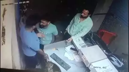 सतना: गल्ला मंडी रोड स्थित धर्म कांटा में बदमाशों ने मारपीट कर लूट की, घटना सोशल मीडिया पर वायरल