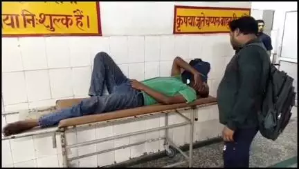 इटावा: बकेवर इलाके में नेशनल हाइवे पर ड्राइवर को नींद आने के कारण बस डिवाइडर से टकराई, 10 यात्री हुए घायल