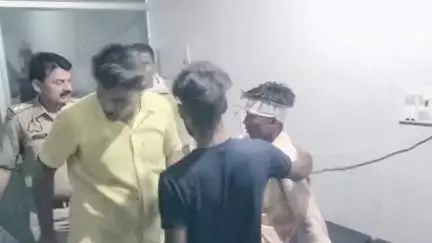 मिर्ज़ापुर: विंध्याचल थाना क्षेत्र के कामापुरा कला गांव के सामने डंपर और ऑटो में हुई टक्कर, 11 लोग घायल, 5 की हालत गंभीर, इलाज जारी