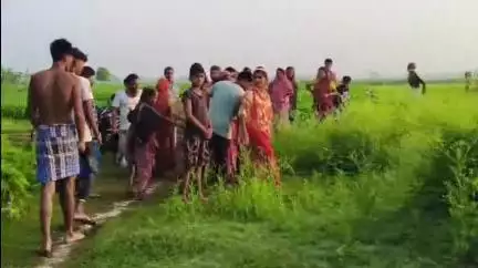 ডোমকল: রমনা সেখপাড়া মাঠে বোমা বাঁধতে গিয়ে বিস্ফোরণে মৃত্যু হল এক ব্যক্তির, চাঞ্চল্য এলাকায়, ঘটনাস্থলে পুলিশ
