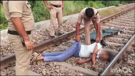 लक्सर: लक्सर रेलवे ट्रैक पर हुआ दर्दनाक हादसा, दून एक्सप्रेस की चपेट में आकर रायसी रेलवे स्टेशन पर ग्रामीण की हुई मौत