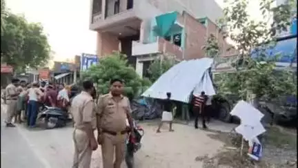 सिराथू: सैनी-सिराथू मार्ग पर अनियंत्रित सीमेंट टैंकर ने तीन घरों में किया नुकसान, एक छतिग्रस्त