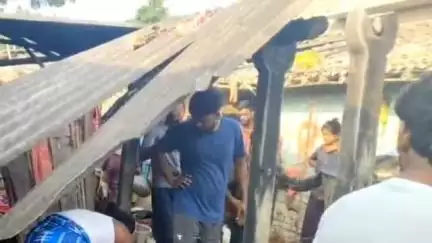 चेरिया बरियारपुर: विक्रमपुर में शॉर्ट सर्किट से दो घरों में भीषण आग, लाखों की संपत्ति जलकर राख