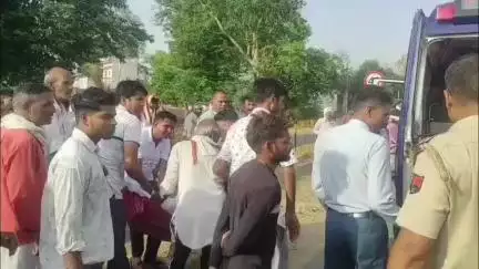 भुसावर: बाछरैन पुलिया के पास बस की टक्कर से बाइक सवार साधु की हुई मौत, भुसावर CHC में PM करवा कर शव सौंपा गया