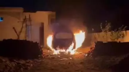 शहपुरा: मेंहदवानी में घर के बाहर खड़ी कार में लगी आग, जलकर हुई राख, पुलिस कर रही जांच