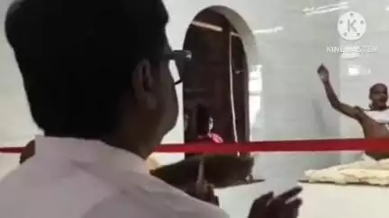 সোনারপুর: সোনারপুরের গোপালপুর এলাকায় গৌরাঙ্গ রাধারশ্যাম মন্দিরের শুভ উদ্বোধন করলেন দিলীপ মন্ডল।