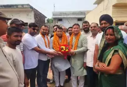 रुद्रपुर: रुद्रपुर विधायक शिव अरोरा ने कुंदननगर में हॉट मिक्स सड़क निर्माण कार्य का शुभारंभ किया