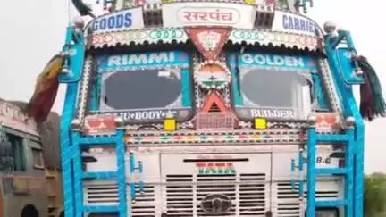 ललितपुर: घटवार के पास तेज रफ्तार ट्रक की चपेट में आने से बाइक सवार की मौत के मामले में ट्रक चालक की लापरवाही का वीडियो आया सामने