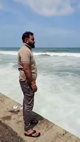 श्रीलंका की राजधानी कोलंबो में मेरे होटल Taj Samudra Hotel Colombo के सामने का 🏖️ Sea Beach का मनमोहक नजारा...
बहुत ही सुंदर नजारा है समुद्र का देखिए आप सभी...
#enjoyingthemoment #srilanka #colombo #seabeach #srilankatravel