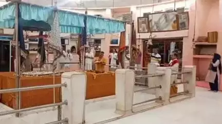 खंडवा नगर: खंडवा के दादाजी धूनी वाले मंदिर में मंगला आरती का भव्य आयोजन