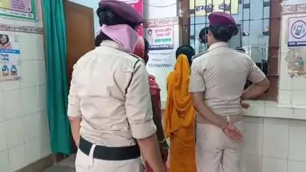 समस्तीपुर: रेलवे जंक्शन से रेल प्रशासन ने शराब के साथ दो महिलाओं को किया गिरफ्तार