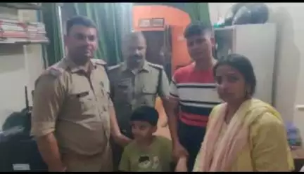 ऋषिकेश: त्रिवेणी घाट पर गंगा आरती के दौरान बलिया, यूपी से आए परिवार ने बेटा खोया, घाट चौकी पुलिस ने ढूंढ निकाला