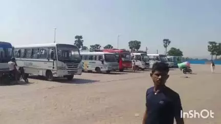सासाराम: सासाराम में बस मालिकों ने विभिन्न मांगों को लेकर किया चक्का जाम