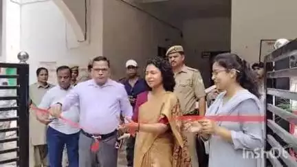 लखीमपुर: कलेक्ट्रेट से अंतरराष्ट्रीय बाल श्रम निषेध दिवस के अवसर पर निकाली गई जागरूकता रैली, डीएम ने हरी झंडी दिखाकर किया रवाना
