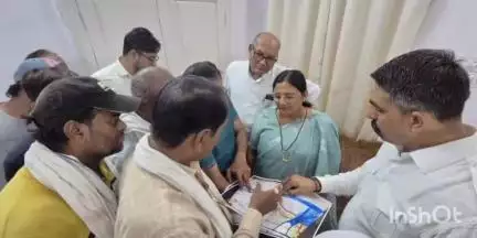 डही: खंडवा-आलीराजपुर रेल मार्ग परिवर्तन के लिए कुक्षी में केंद्रीय राज्य मंत्री सावित्री ठाकुर से मिला प्रतिनिधि मंडल
