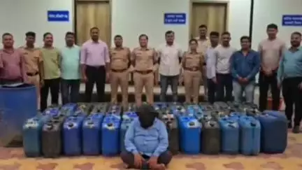 हवेली: काळेपडळ पोलिसांनी संतोषनगर हांडेवाडी येथे छापा टाकून २०६५ लिटर गावठी दारूसह आरोपीला केली अटक