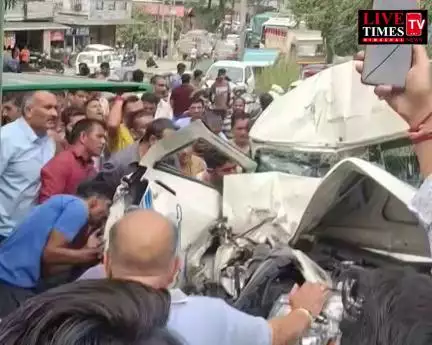 मंडी में छोटी क्रेन खींच रही थी भारी भरकम बस, रस्सी टूटने से बस छूटी और हुआ हादसा