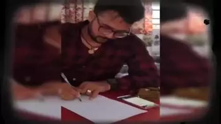मधेपुरा में पंचायत सचिव से 2.50 लाख की दिनदहाड़े चोरी: बाइक की डिक्की तोड़कर उचक्कों ने उड़ाया कैश**


बिहार के मधेपुरा