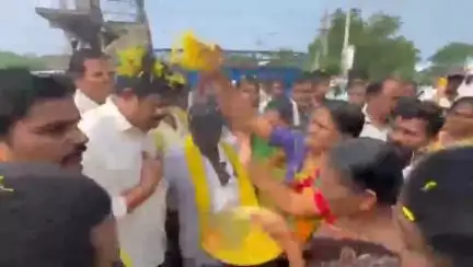 ప్రభుత్వం మంజూరు చేసిన 10 కోట్ల నిధులతో రోడ్లు, సీసీ డ్రైన్ల పనులను ప్రారంభించిన గుడివాడ MLA వెనిగండ్ల రాము