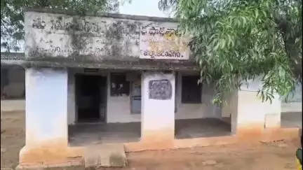 సిరిసిల్ల: వేసవి సెలవుల అనంతరం తెరుచుకున్న పాఠశాలలు నేటి నుండి బడి బాట పట్టిన విద్యార్థులు