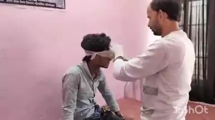 औरैया: दिबियापुर कस्बा के बेला रोड पर तेज रफ्तार कार ने ठेली वाले युवक को मारी टक्कर, युवक हुआ घायल
