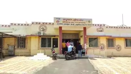 अंजड़: ग्राम उचावद में डॉक्टर न होने से मरीज और परिजन परेशान, अधिकारियों ने कहा- व्यवस्था की जा रही है