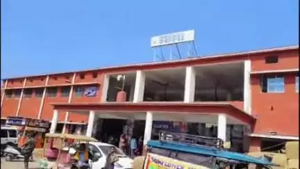 झाझा: रेलवे वाशिंगपीट के पास घायल अवस्था में मिला एक अज्ञात व्यक्ति, आरपीएफ ने पहुंचाया झाझा के रेफरल अस्पताल